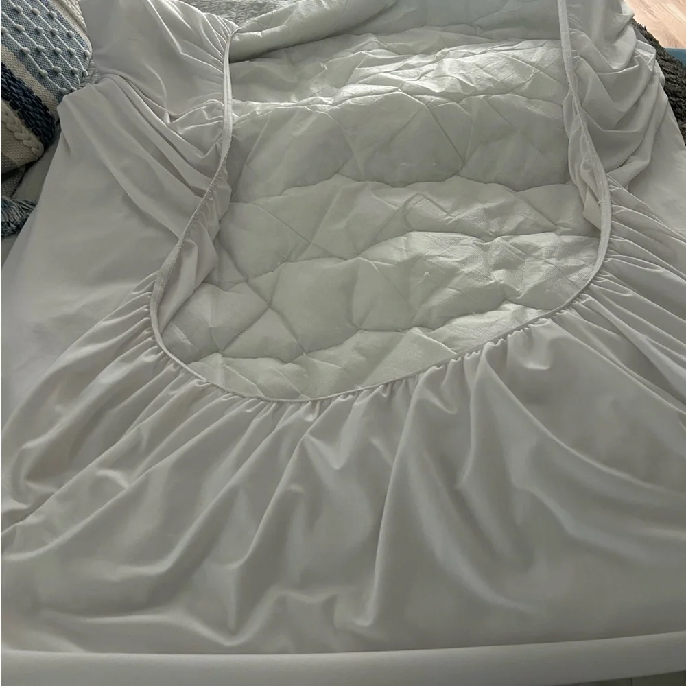Pottery Barn Teen Stay Chill Mattress Pad Dorm bedding
